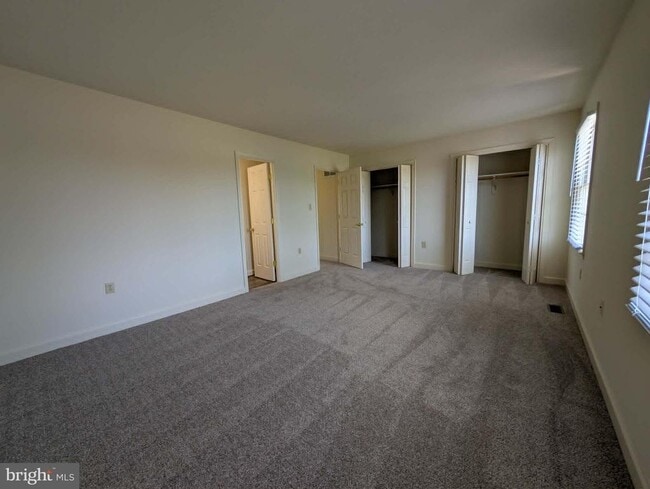 Building Photo - 105 Equestrian Dr
