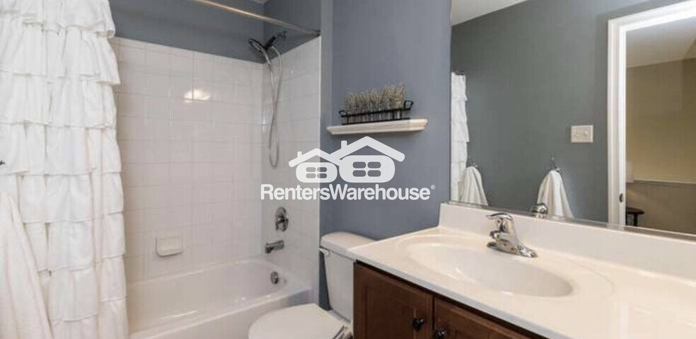 Building Photo - 1910 Reading Ct