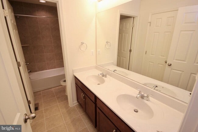 Building Photo - 21517 Willow Breeze Sq