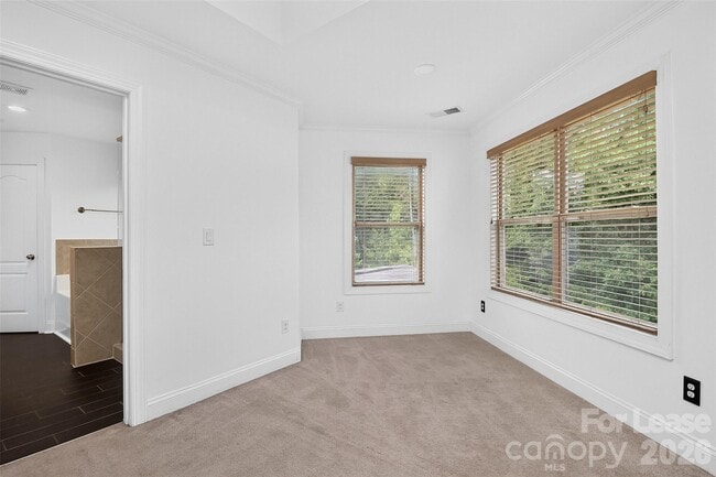 Building Photo - 549 Daventry Ct
