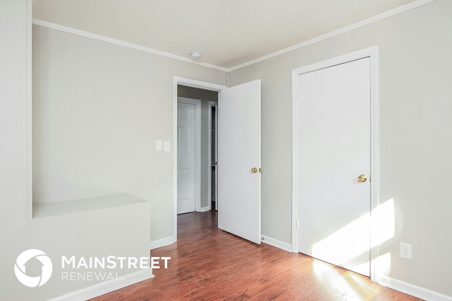 Building Photo - 827 Elmira Ave