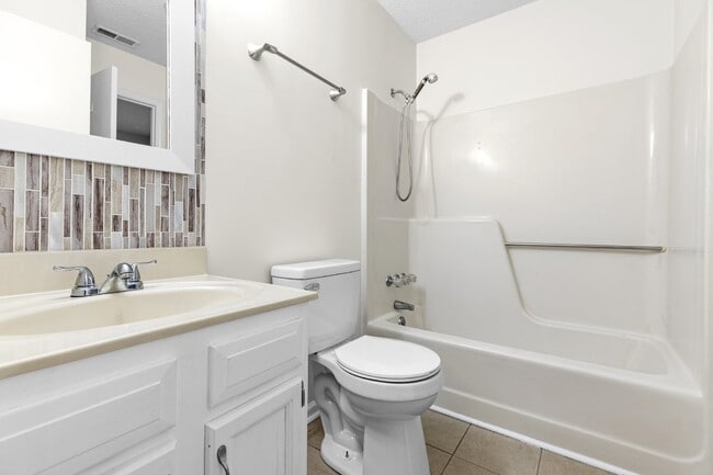 Building Photo - Duplex in Hunter's Creek