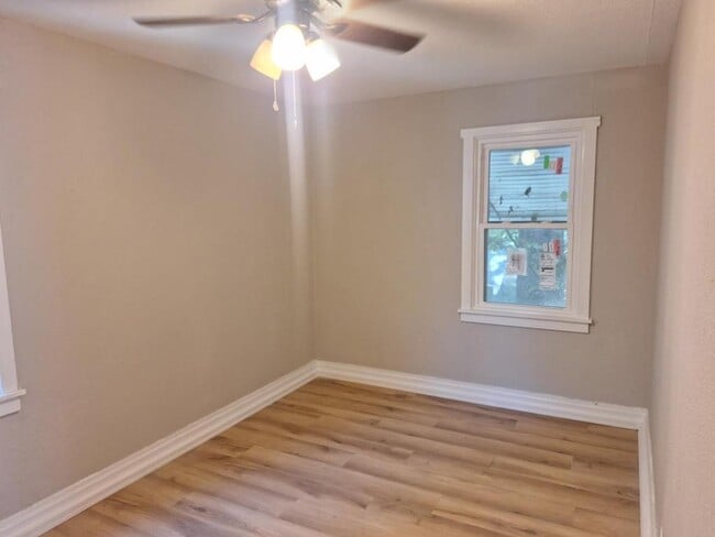 Building Photo - 507.5 Gray St