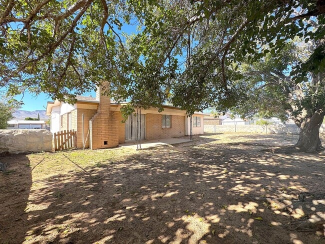 Building Photo - Northeast El Paso 3 bed