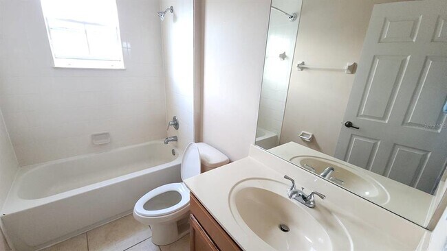 Building Photo - 9143 Lake Avon Dr