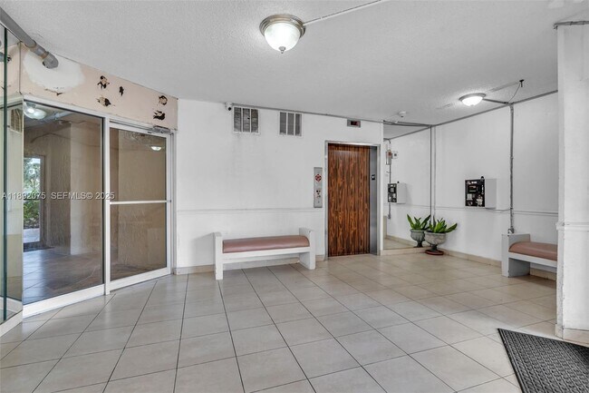 Building Photo - 6100 S Falls Cir Dr