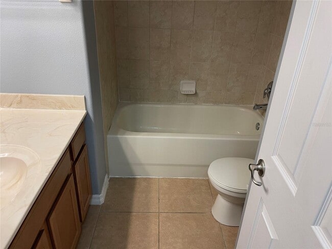 Building Photo - Beautiful Townhouse located in Crowntree L...
