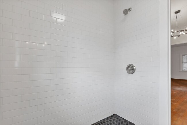 Building Photo - 743 Lilley Ave