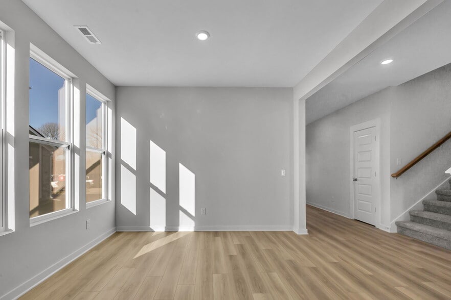 Building Photo - 361 Euclid Dr