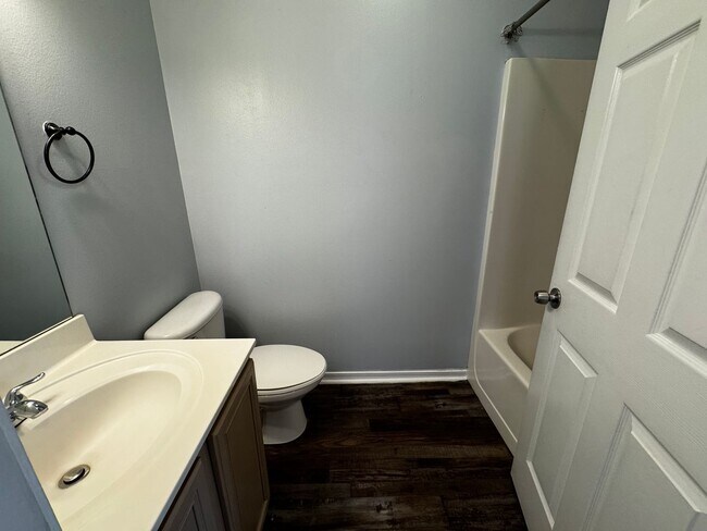 Building Photo - 2 Bedroom, 2 Bathroom Townhouse located in Beautiful Santa Rosa Beach