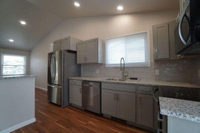 Building Photo - 3070 Mirage Dr