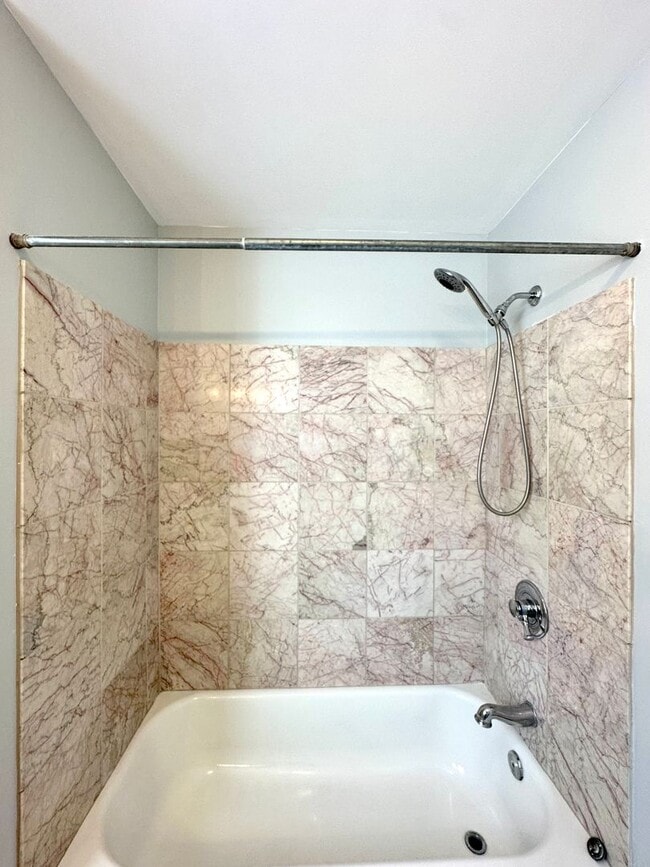Building Photo - Charming 3 Bedroom/2.5 Bathroom Townhome in Hampden!