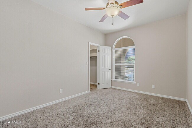 Building Photo - 825 Dulce Tierra Dr