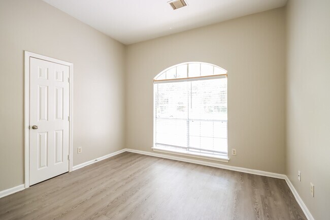 Building Photo - 4030 Echo Mountain Dr