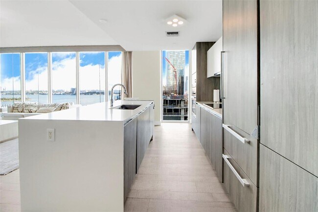 Building Photo - 2900 NE 7th Ave