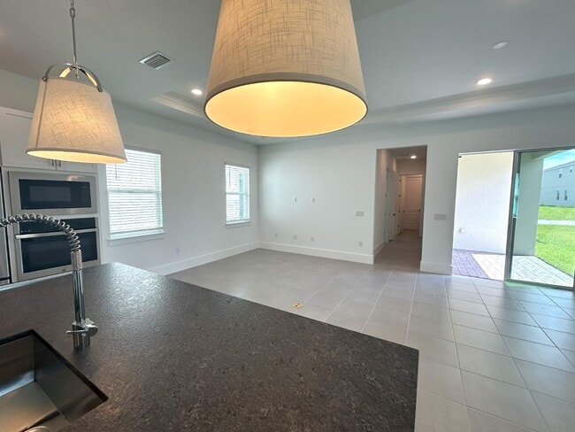 Building Photo - 12615 Clear Sapphire Dr