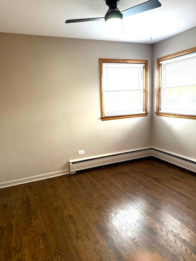 Building Photo - 7538 Waukegan Rd