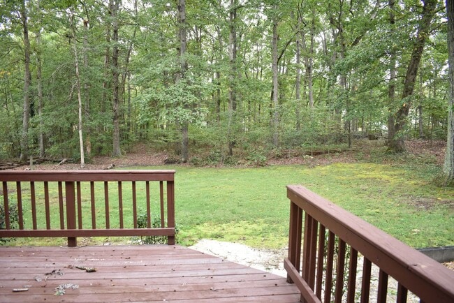 Building Photo - Great Split Foyer In Fredericksburg!