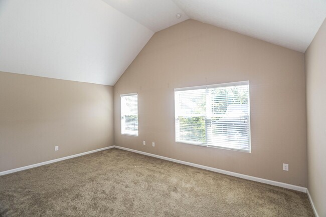 Building Photo - 479 Sebastian Dr