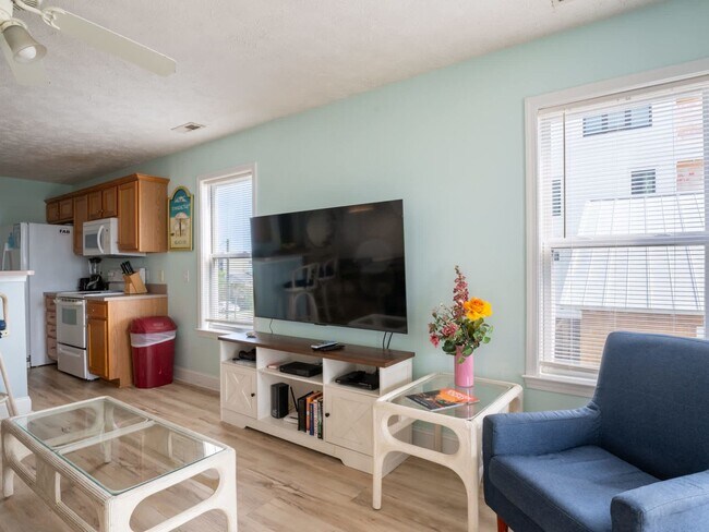 Building Photo - Sea Drift Carolina Breezin' @ 208 Carolina Beach Ave S #102