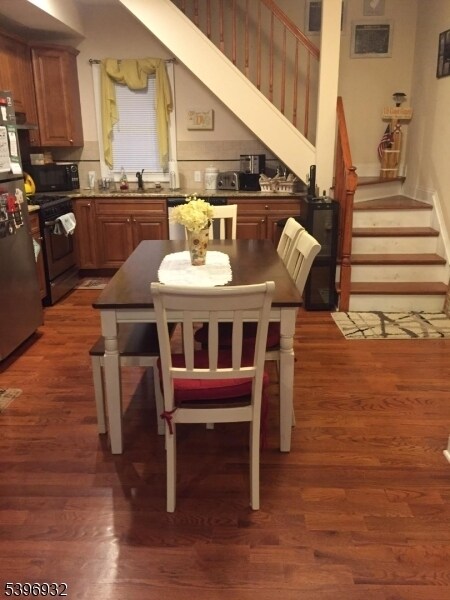 Building Photo - 459 Main St