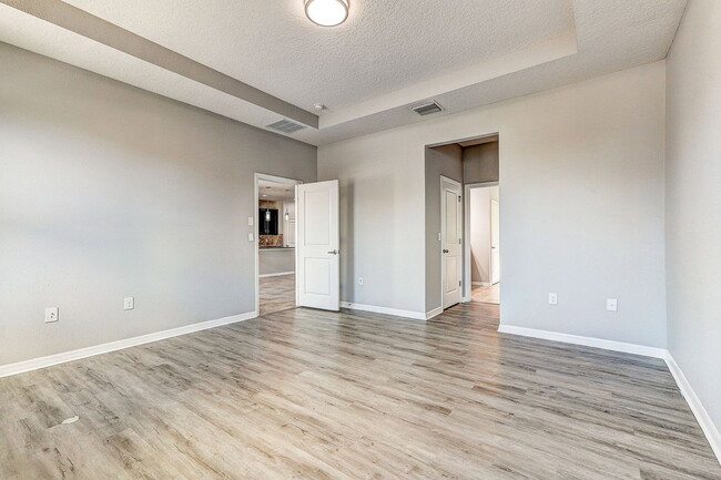 Building Photo - 32848 Sand Creek Dr
