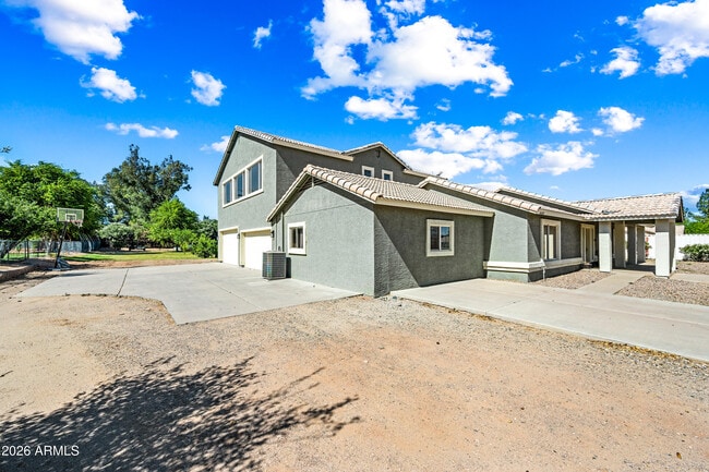 Building Photo - 6634 N 176th Ave