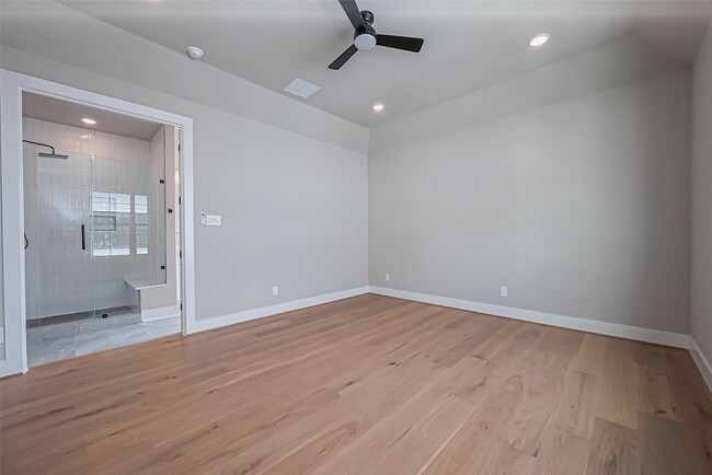 Building Photo - 1222 W 24th St