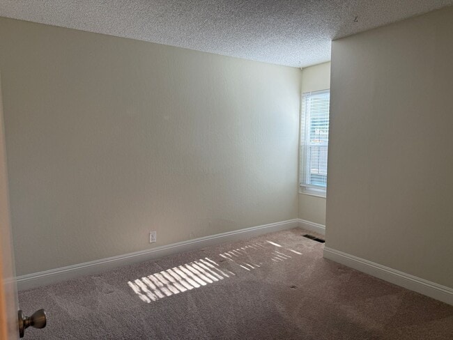 Building Photo - 4 bedroom Blossom Valley Home