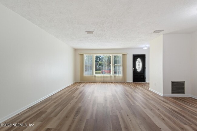 Building Photo - 4103 San Remo Dr