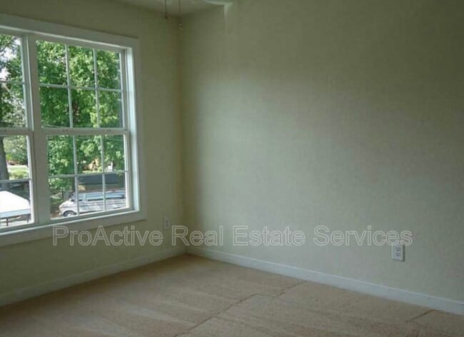 Building Photo - 934 Woronoca Ave