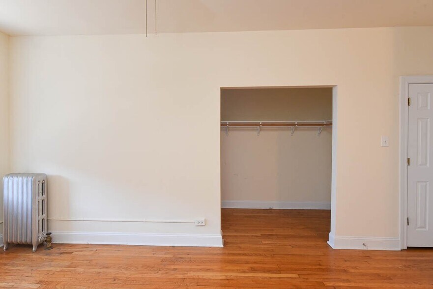 Building Photo - 2737 N Spaulding Ave