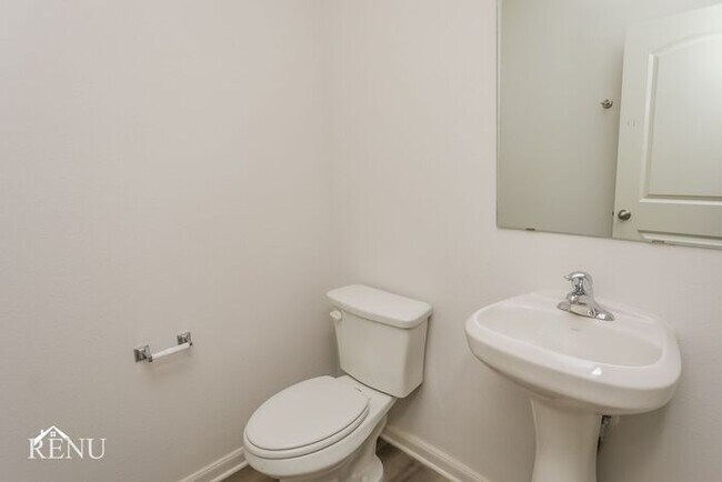 Building Photo - 2030 Delta Downs Dr