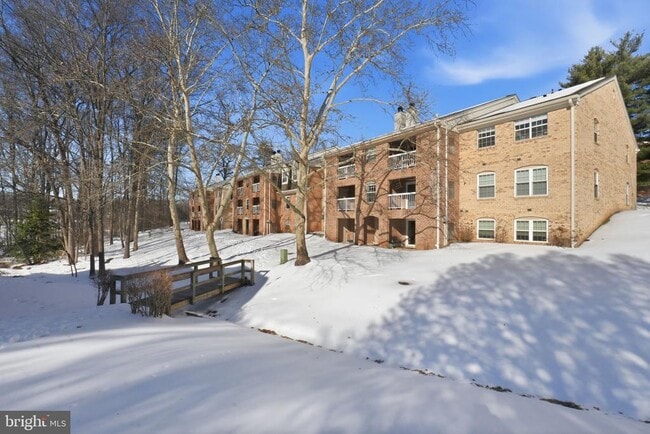 Building Photo - 5902 Cove Landing Rd