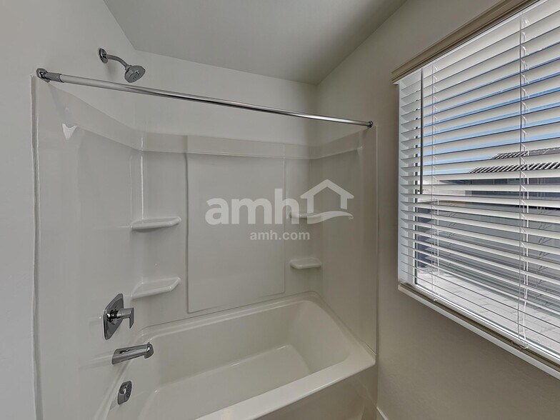 Building Photo - 20177 W Thomas Rd