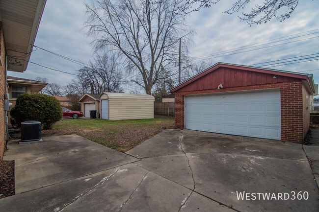 Building Photo - 2631 W 84th Pl