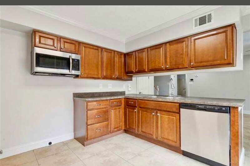 Building Photo - 1500 W Esplanade Ave