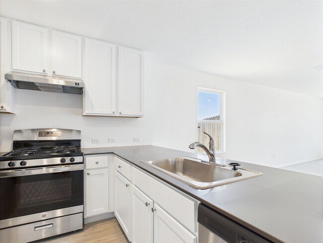 Building Photo - Comfortable and Functional 3 Bedroom, 2 Bathroom Home