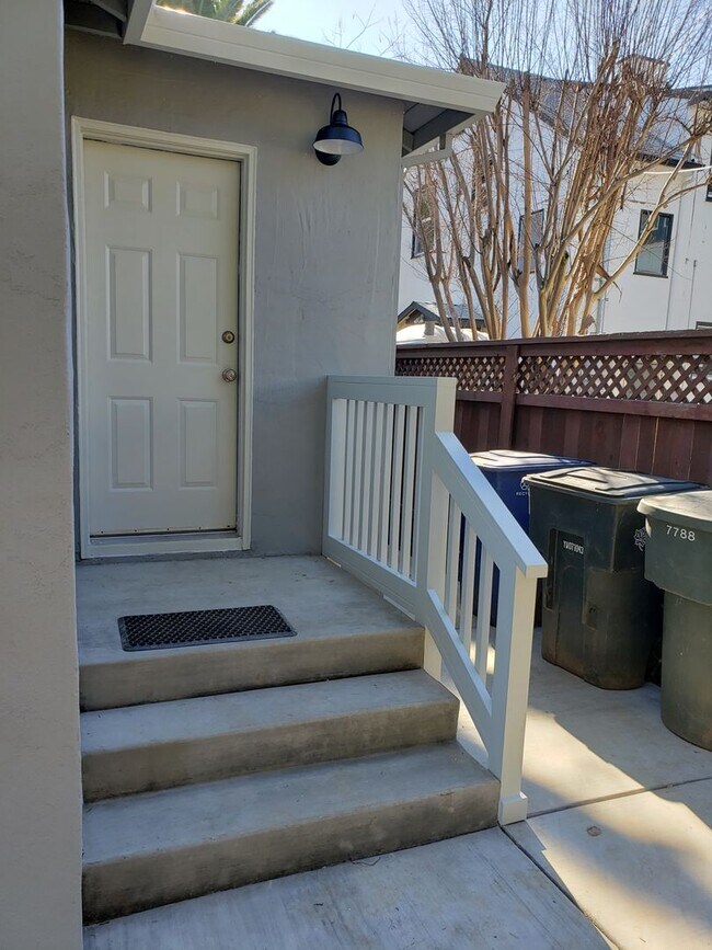 Building Photo - Beautiful Duplex Home near UC Davis Medical Center