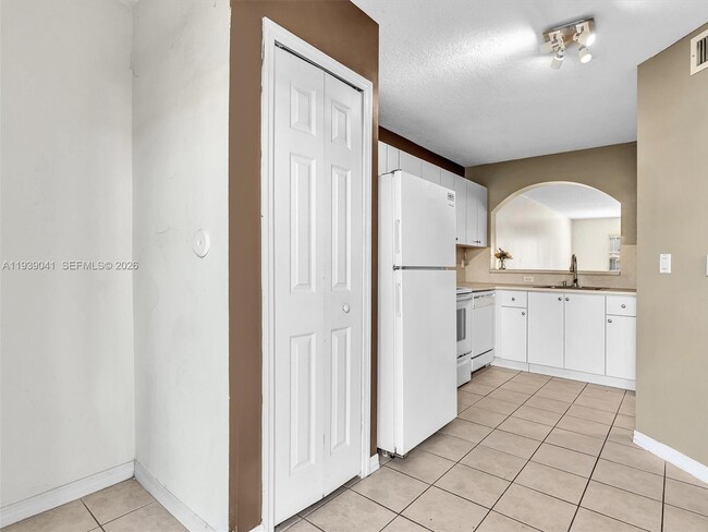 Building Photo - 1271 SE 28th Ct