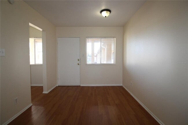 Building Photo - 3001 Bee Ridge Rd