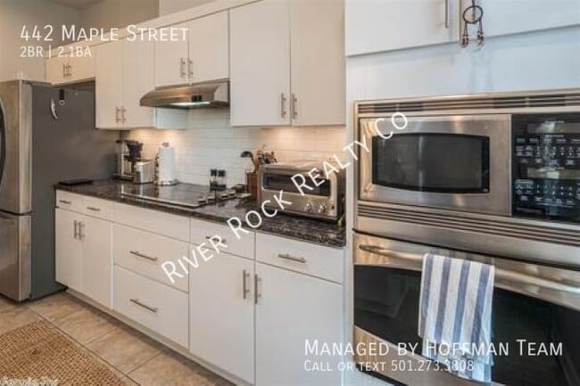 Building Photo - 442 Maple St