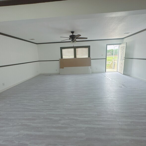 Living room - 2436 Bay Lake Loop