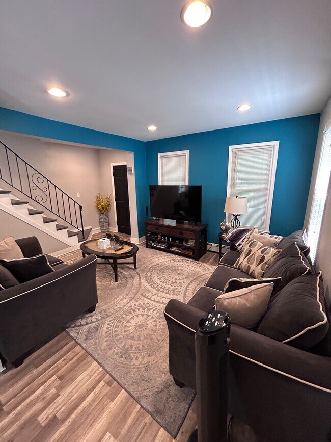 Building Photo - 42 Ella St