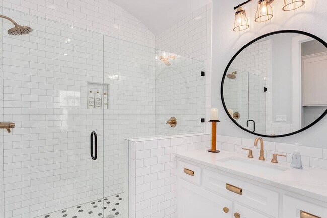 Building Photo - 319 NW A St