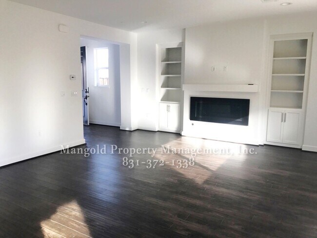 Building Photo - 4 Bed 3 Bath Home in Incredible Coastal Location