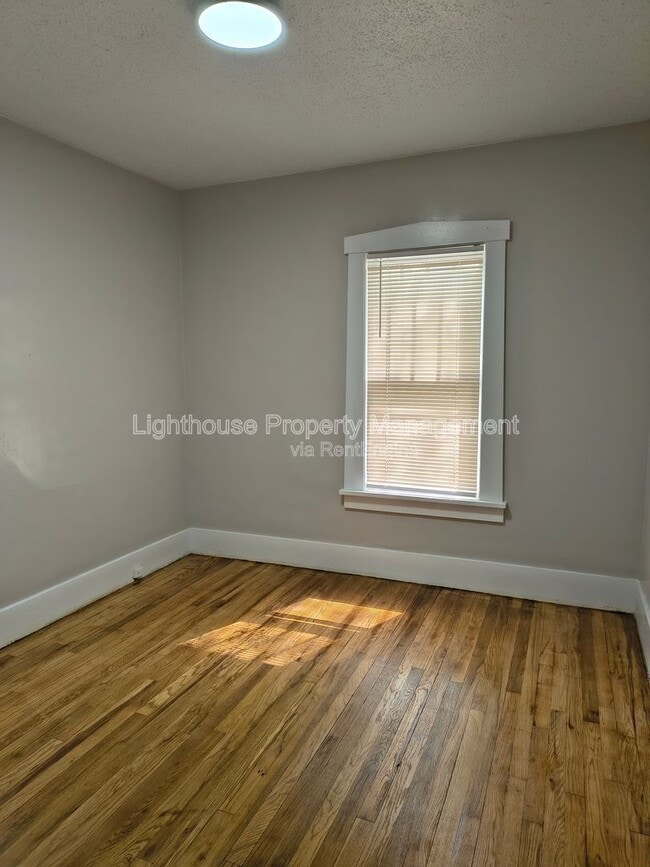 Building Photo - 3040 Temple St