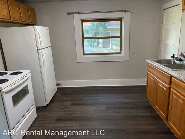 Building Photo - 3 br, 1 bath House - 312 Superior St