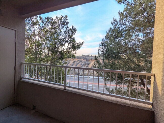 Building Photo - Lovely single-story condo in the community of Rancho Mission Trails!