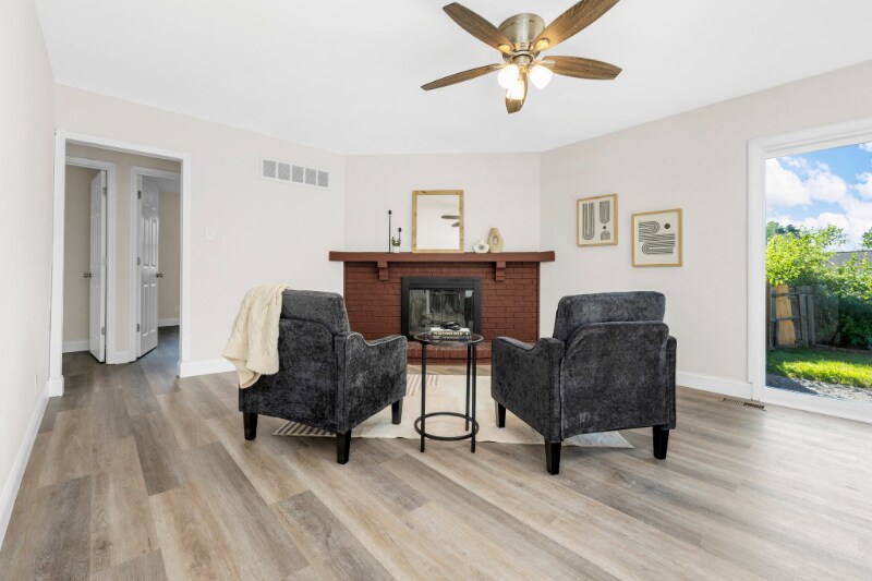 Building Photo - 2 Oak Point Ct